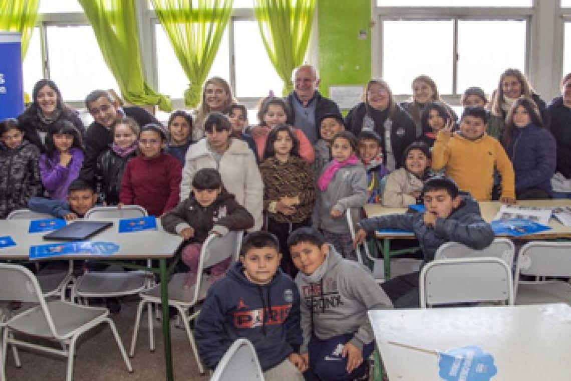 Javkin puso en marcha el programa Estaciones de Alfabetización en el Distrito Oeste