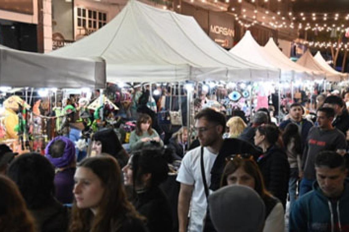 Costumbres rosarinas: Se desarrolló la gran Noche de Peatonales de septiembre