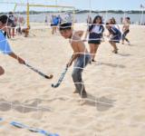 El encuentro municipal Multideportes de Playa reunió a una multitud de jóvenes en el Balneario La Florida