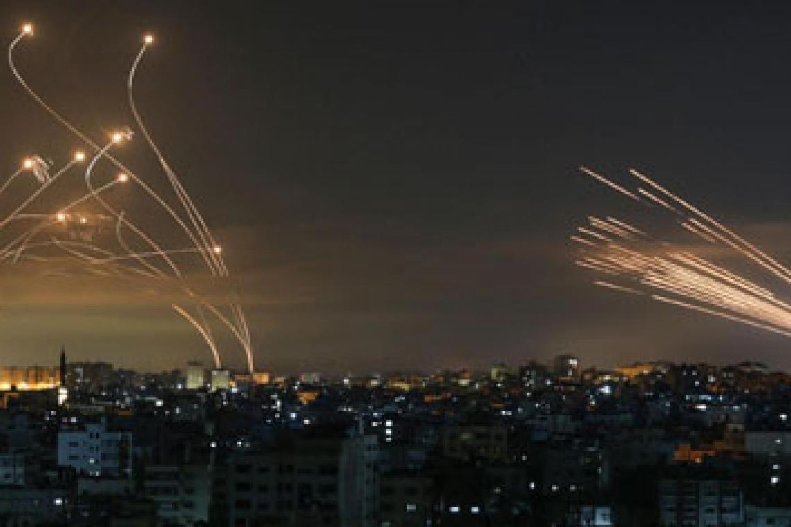 Irán lanzó unos 100 misiles hacia Israel