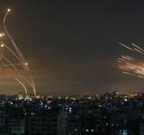 Irán lanzó unos 100 misiles hacia Israel