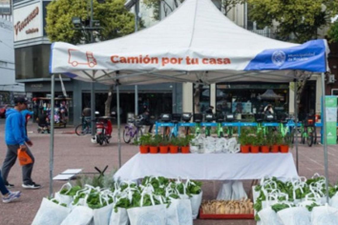 El municipio organiza una jornada de canje de reciclables en plaza 25 de Mayo