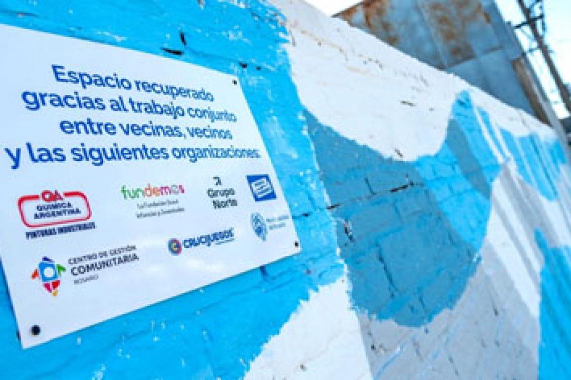 Nuevo Alberdi: la pintada colectiva de un mural culminó mejoras urbanas tras la erradicación de un minibasural