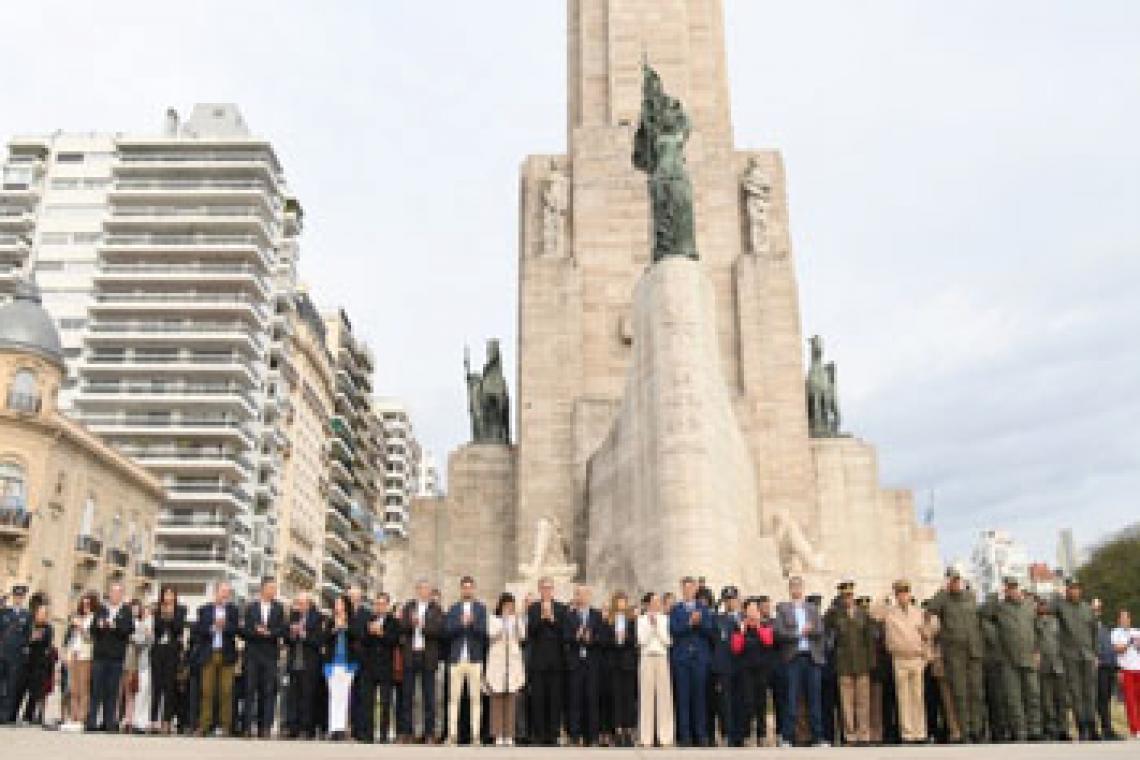 Día de Rosario: «A partir de hoy, empezamos a transitar juntos el camino hacia el tricentenario»