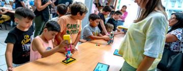 Se ponen en marcha las Estaciones Digitales Itinerantes en Casa de Cultura Barrio Alvear