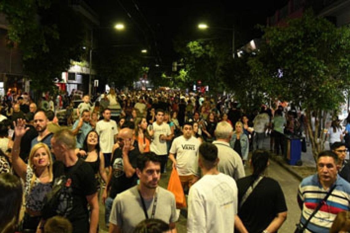 «Noche en mi Barrio» llega este viernes al Centro Comercial Azcuénaga