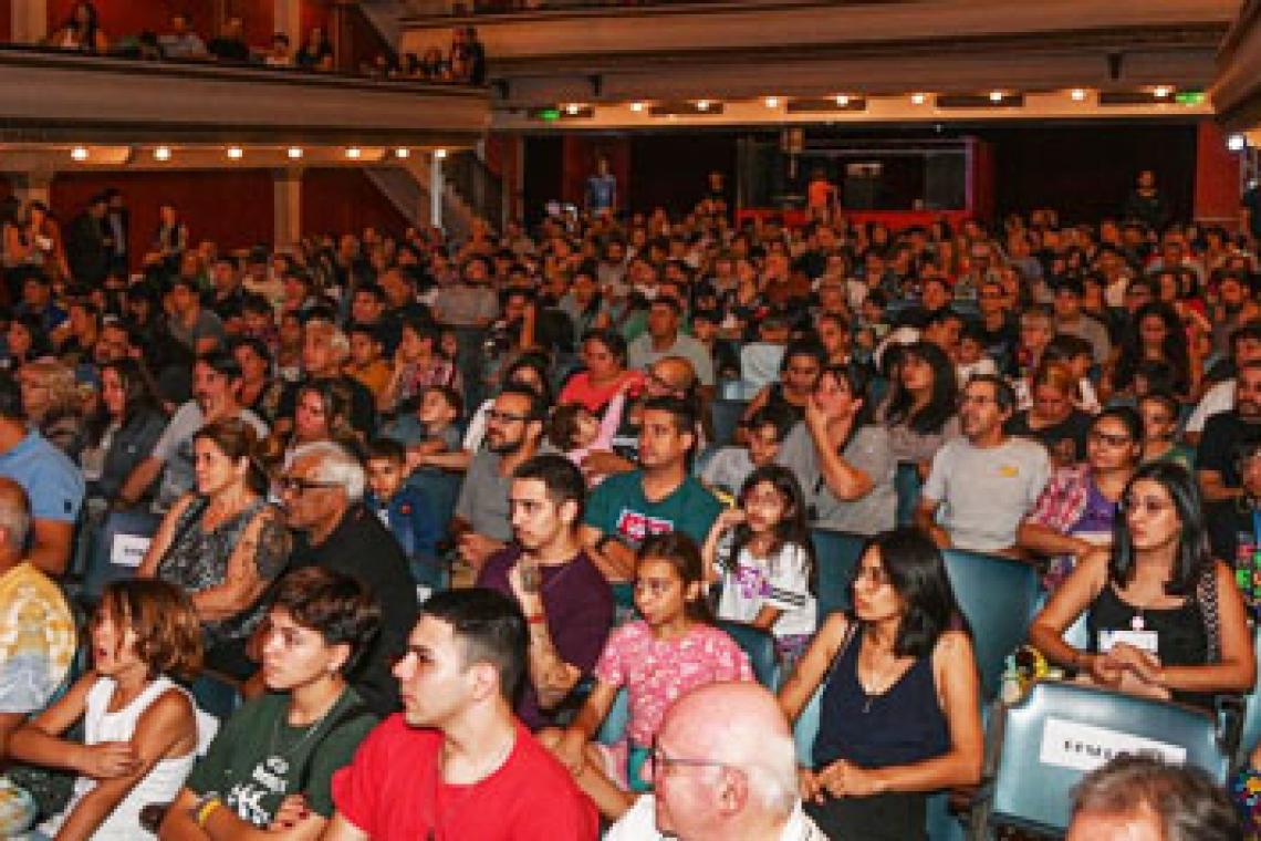 Estaciones digitales: 600 chicos y chicas de los talleres de formación en tecnologías recibieron sus diplomas