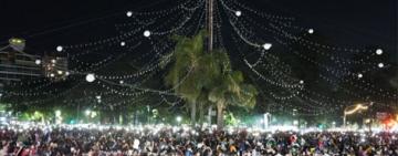 Una multitud celebró el encendido del clásico Árbol de Navidad
