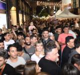La última Noche de las Peatonales del año convocó a una multitud en el centro rosarino