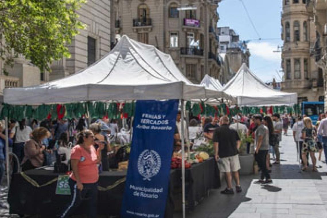 Ferias de economía social del municipio ofrecen la canasta navideña más económica de la ciudad