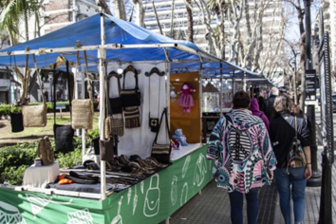 Llega la Feria Especial de Reyes 2025 a la plaza Sarmiento