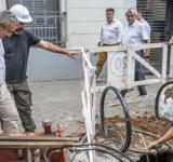 Javkin y Pullaro supervisaron las obras de renovación de redes de agua en los barrios Lourdes y Pichincha
