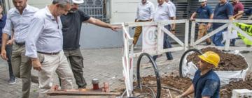 Javkin y Pullaro supervisaron las obras de renovación de redes de agua en los barrios Lourdes y Pichincha