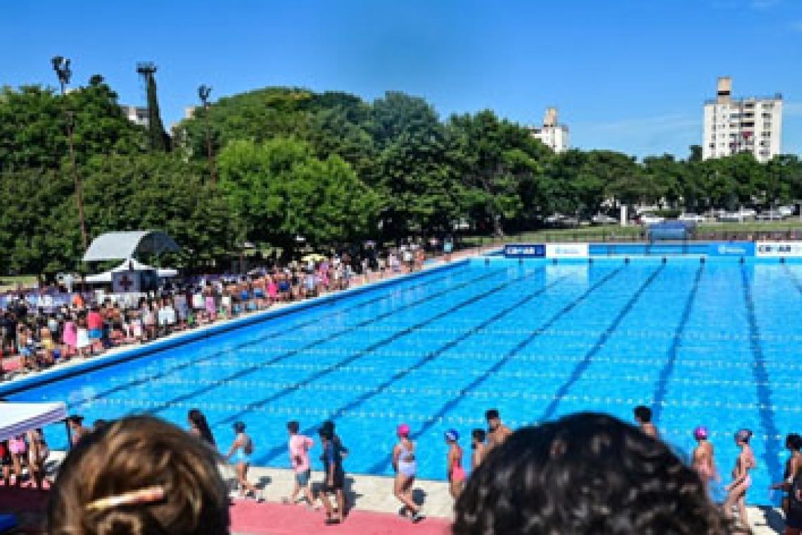 Muestra Talentos 2025: niñas y niños compartieron destreza y formación deportiva en el agua
