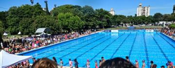 Muestra Talentos 2025: niñas y niños compartieron destreza y formación deportiva en el agua