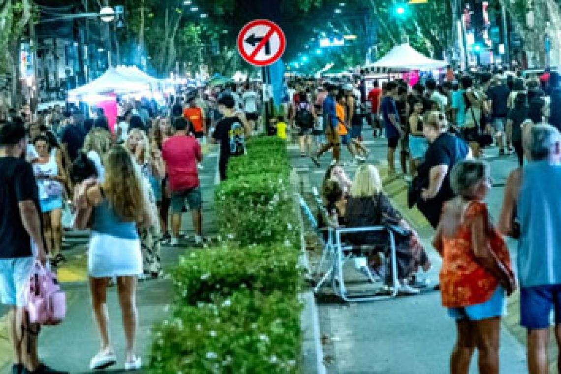 La ciudad vivió otro fin de semana con eventos masivos y los rosarinos se apropiaron de plazas, parques y calles