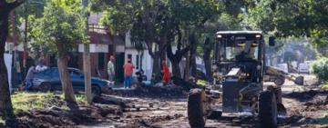 Javkin presentó el pavimento definitivo y nuevos contenedores en barrio Tiro Suizo