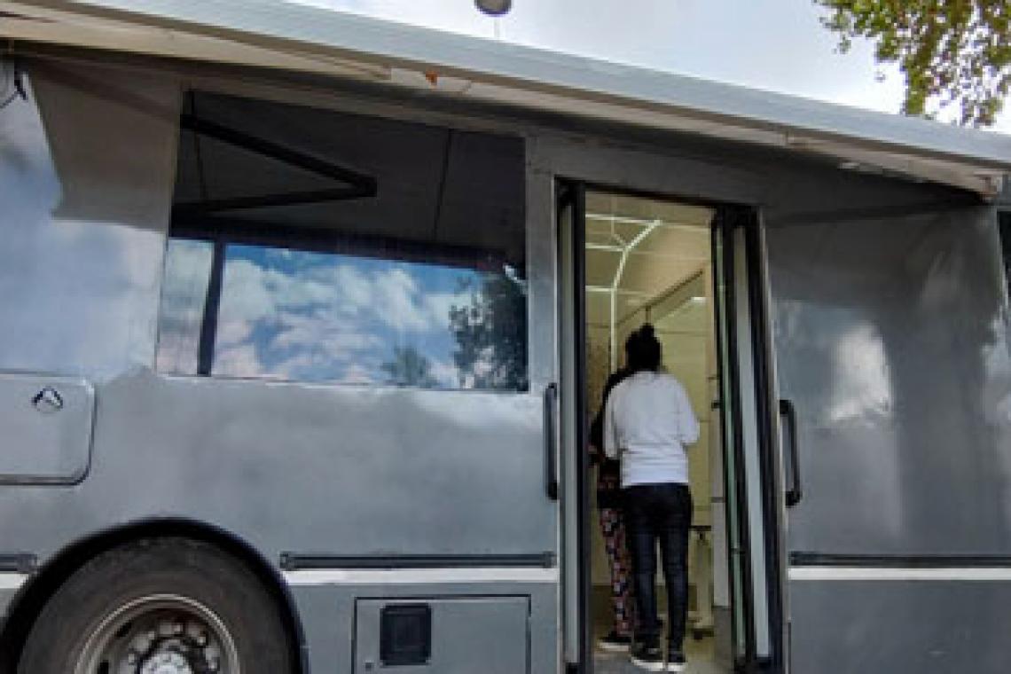 El municipio realiza el diagnóstico y entregó más de 1200 lentes a rosarinos con problemas de visión