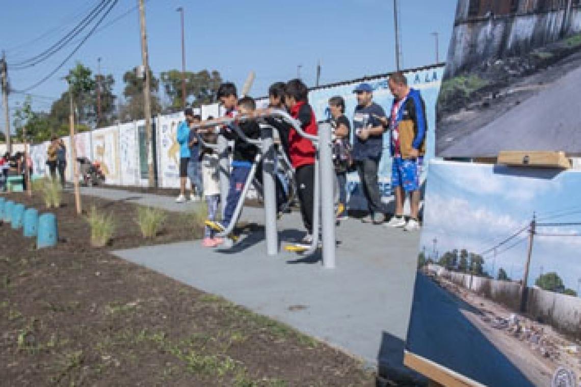 De basural a espacio público, se inauguró una nueva Plaza de Bolsillo en el Distrito Oeste