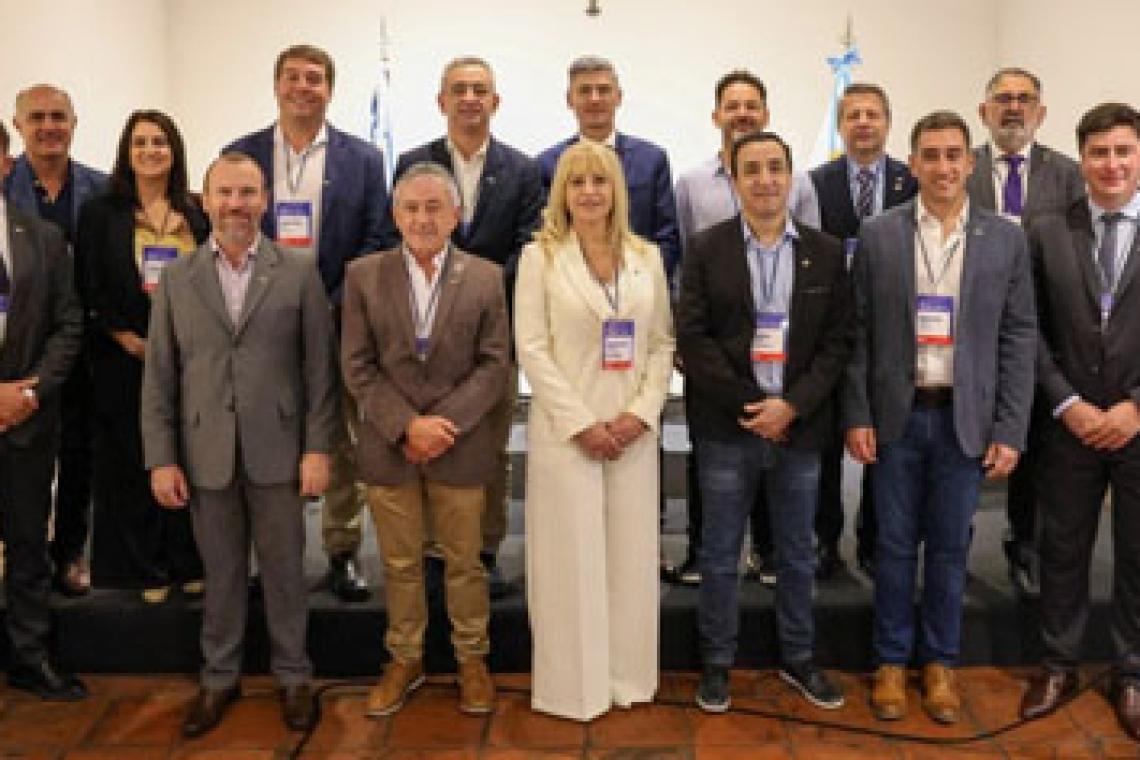 Javkin planteó a intendentes de todo el país un rediseño de las políticas fiscales para el interior