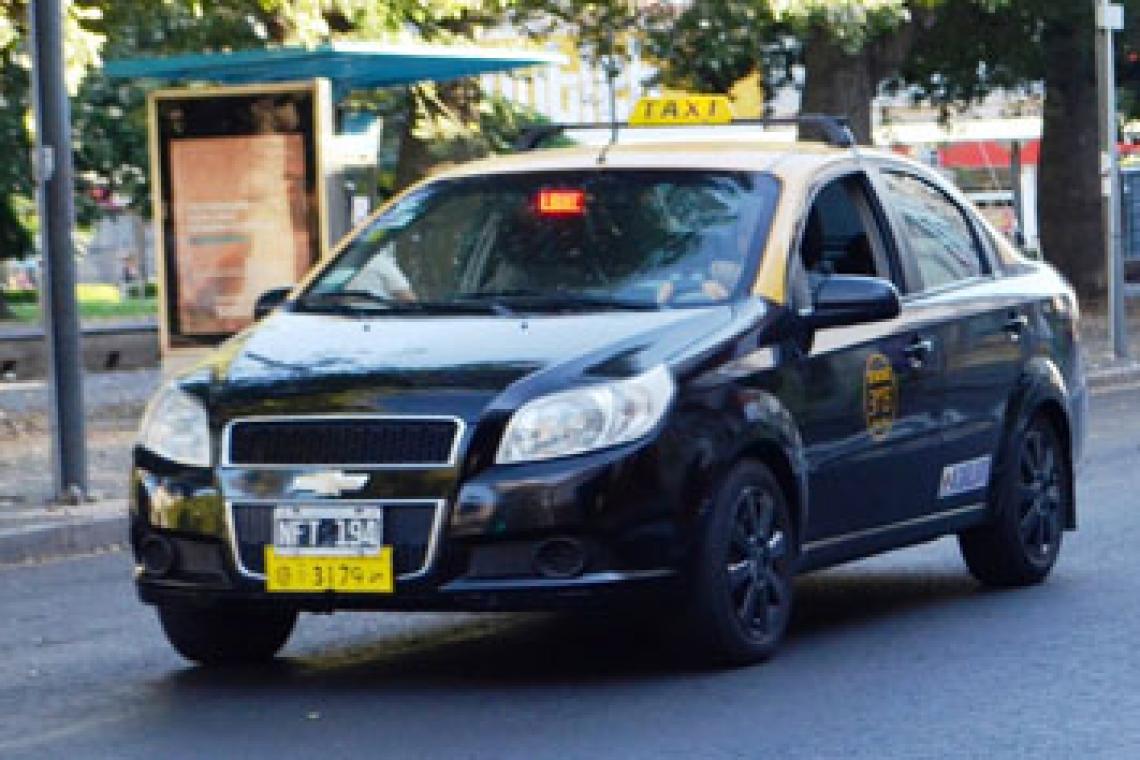 La Municipalidad propone eliminar tasas municipales para taxis y remises