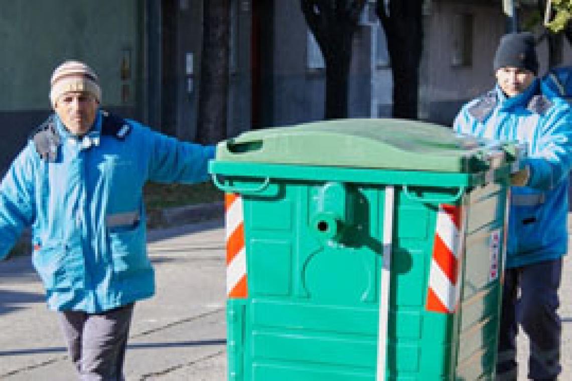 Avanza a buen ritmo la colocación de contenedores en barrio Azcuénaga