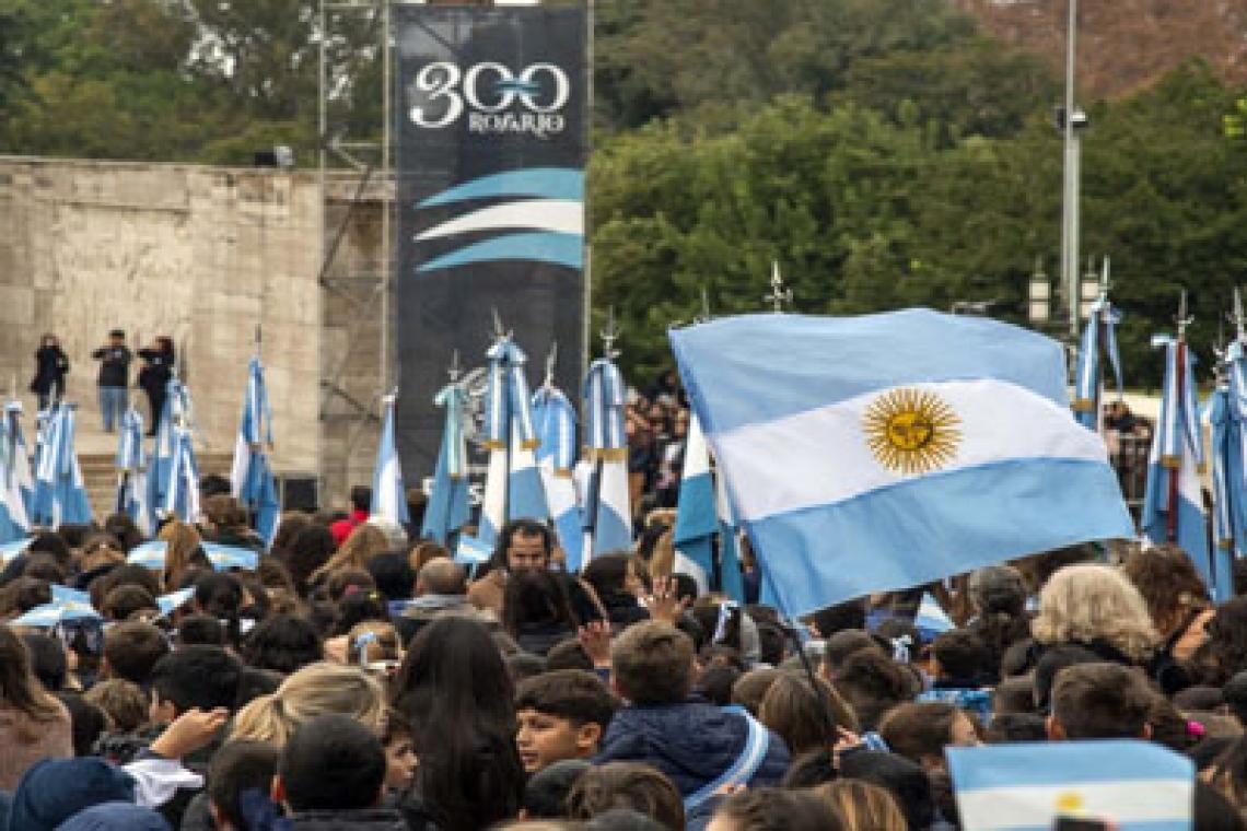 Comenzaron las jornadas de promesa a la Bandera con miles de estudiantes de todo el país