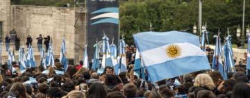 Comenzaron las jornadas de promesa a la Bandera con miles de estudiantes de todo el país