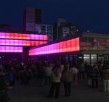 Tricentenario: se encendió la nueva fachada del Cultural Fontanarrosa