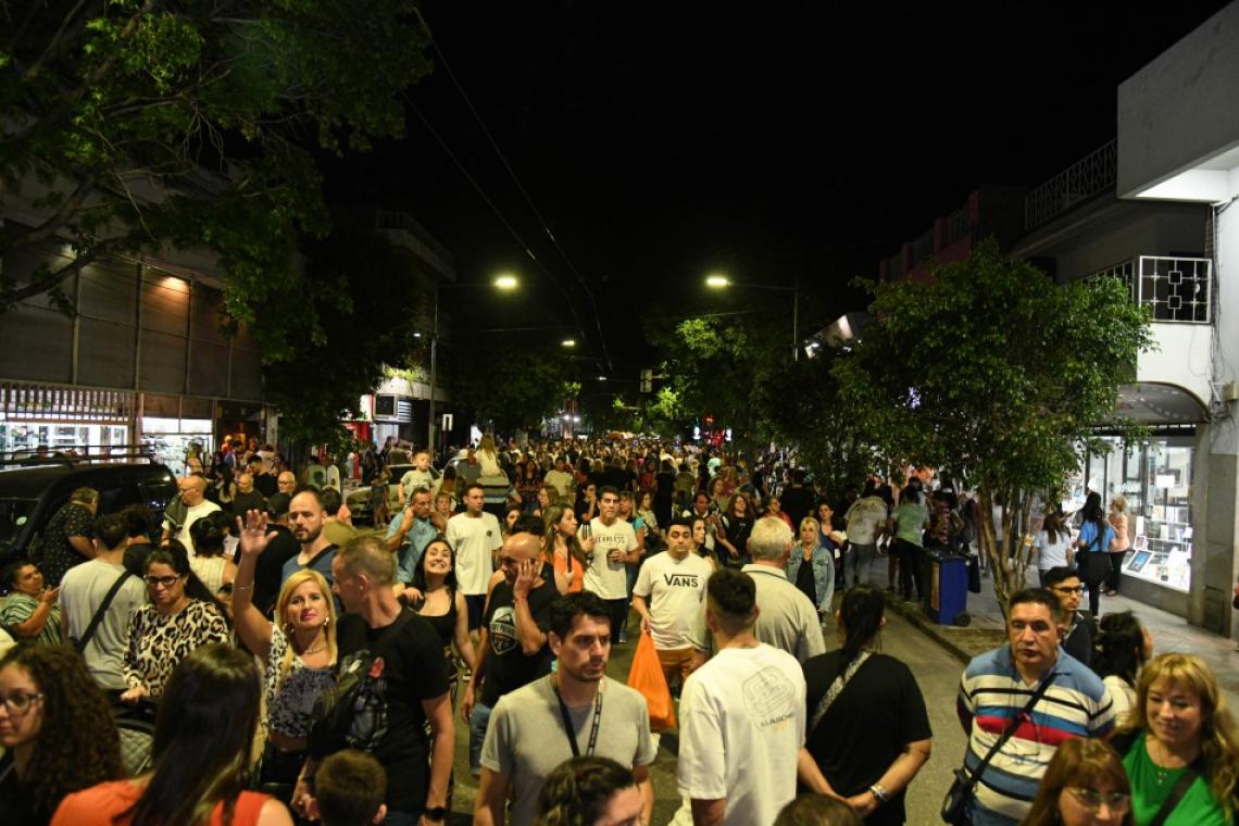 Noche en mi Barrio» despide la temporada este viernes en Industrial y Echesortu