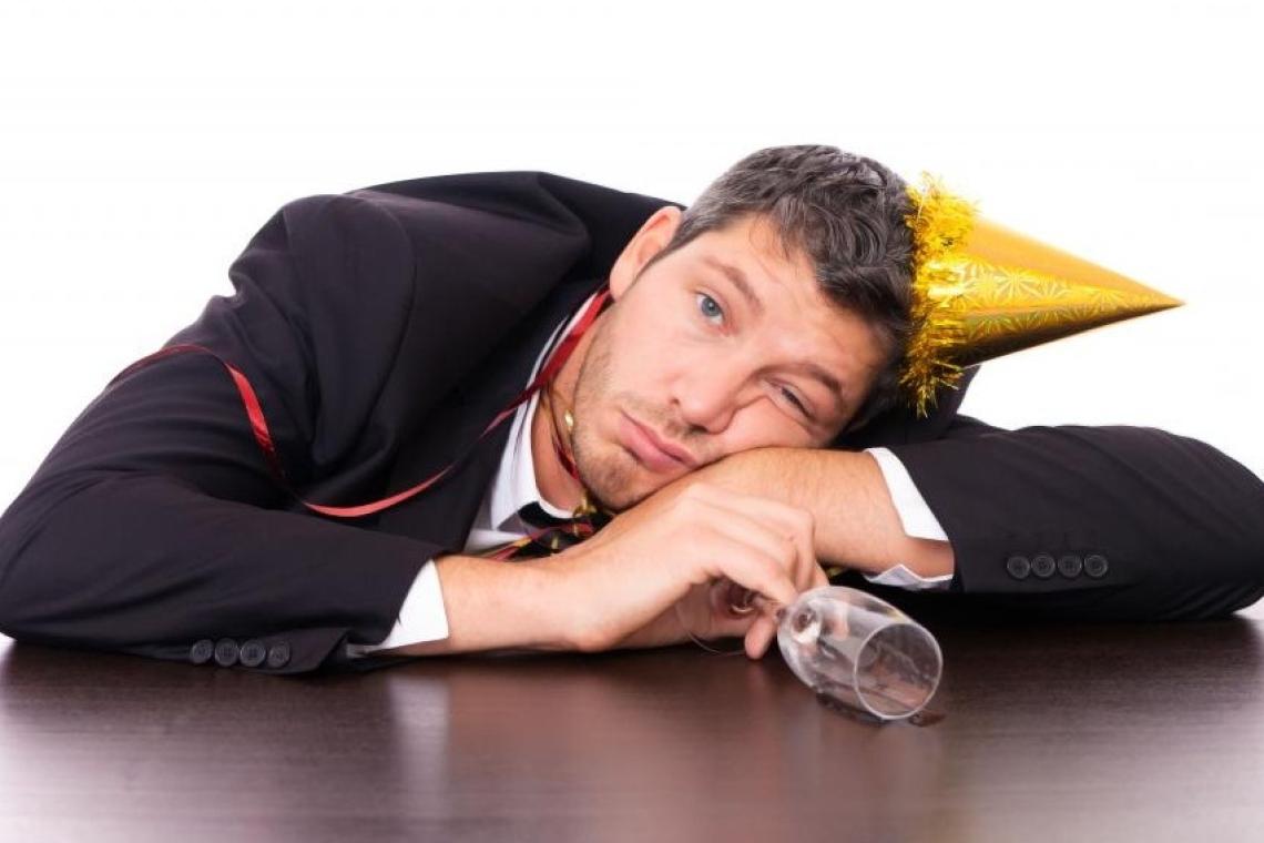 ¿Resaca severa? La ciencia explica por qué algunas personas toleran menos el alcohol