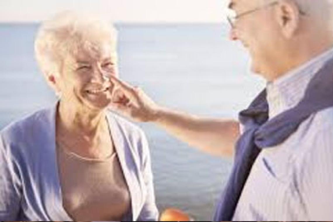 Cómo proteger la piel del sol después de los 60: claves para evitar daños irreversibles