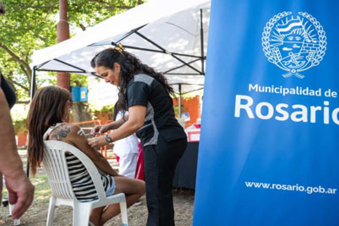 El municipio impulsa jornadas de vacunación en colonias y piletas municipales durante el verano