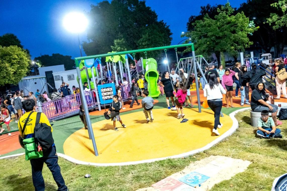 Quedó habilitada la renovación integral de la plaza Eva Perón en el distrito Sur