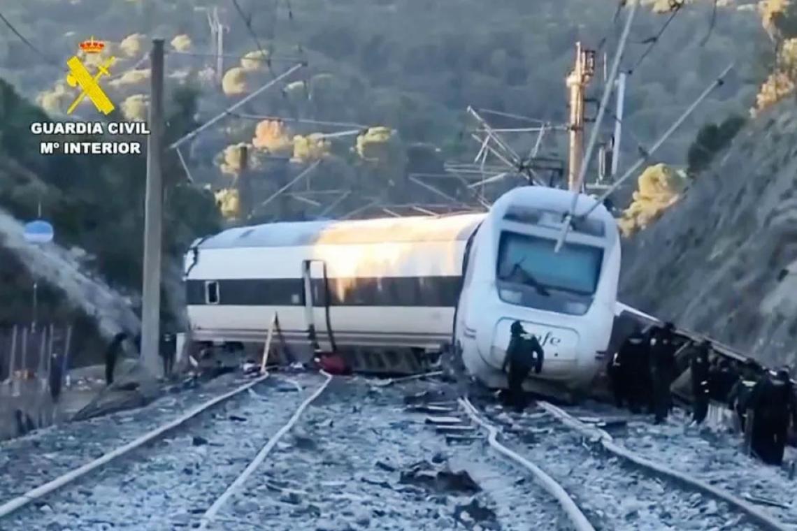 Tragedia ferroviaria en España: al menos 40 muertos y centenares de heridos tras choque de trenes de alta velocidad