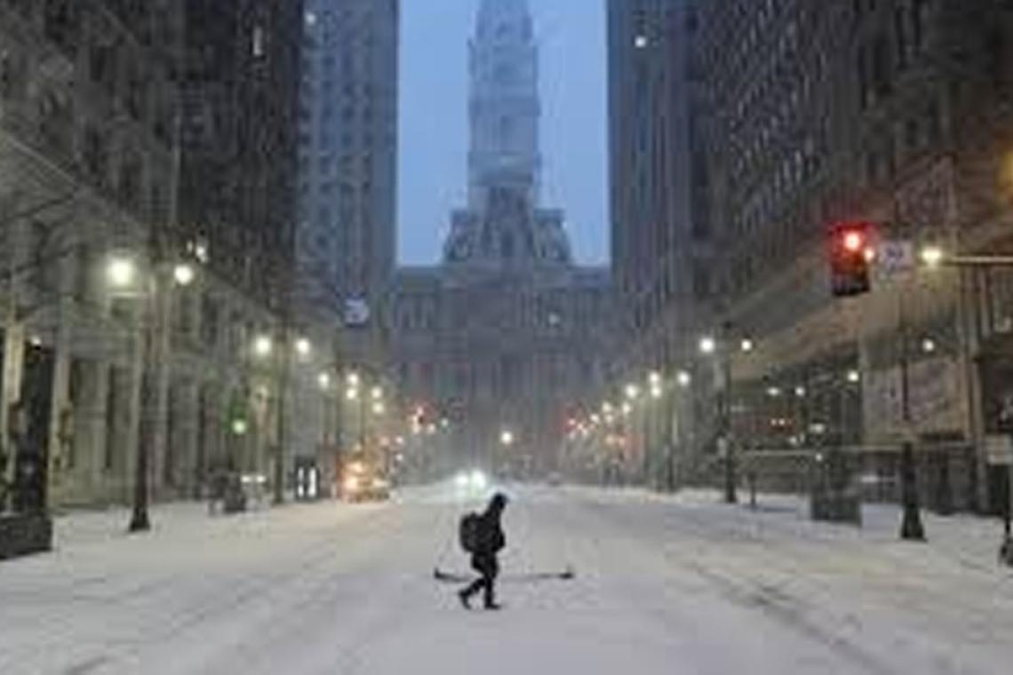 EE.UU. en emergencia: ciclón bomba, desabastecimiento y crisis social por operativos migratorios