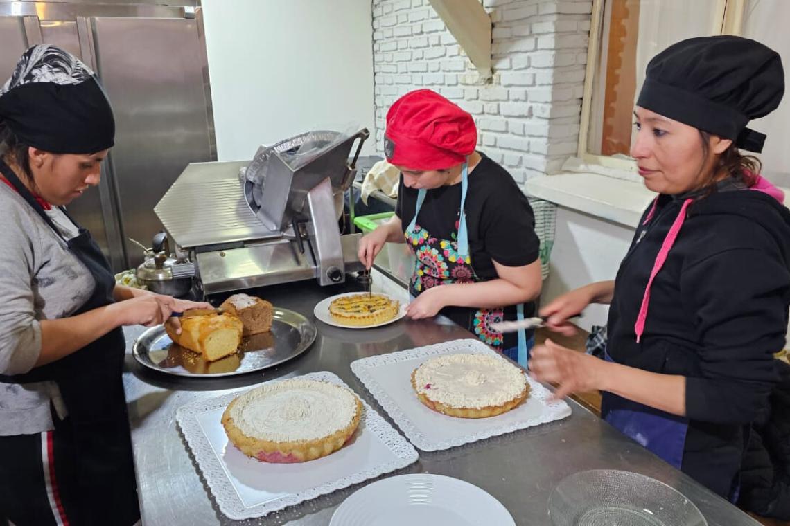 Anuncian más de 80 cursos de oficios gratuitos en los CMD y centros de emprendedores de Rosario