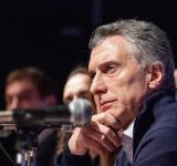 Argentina gira bruscamente e impone controles cambiarios