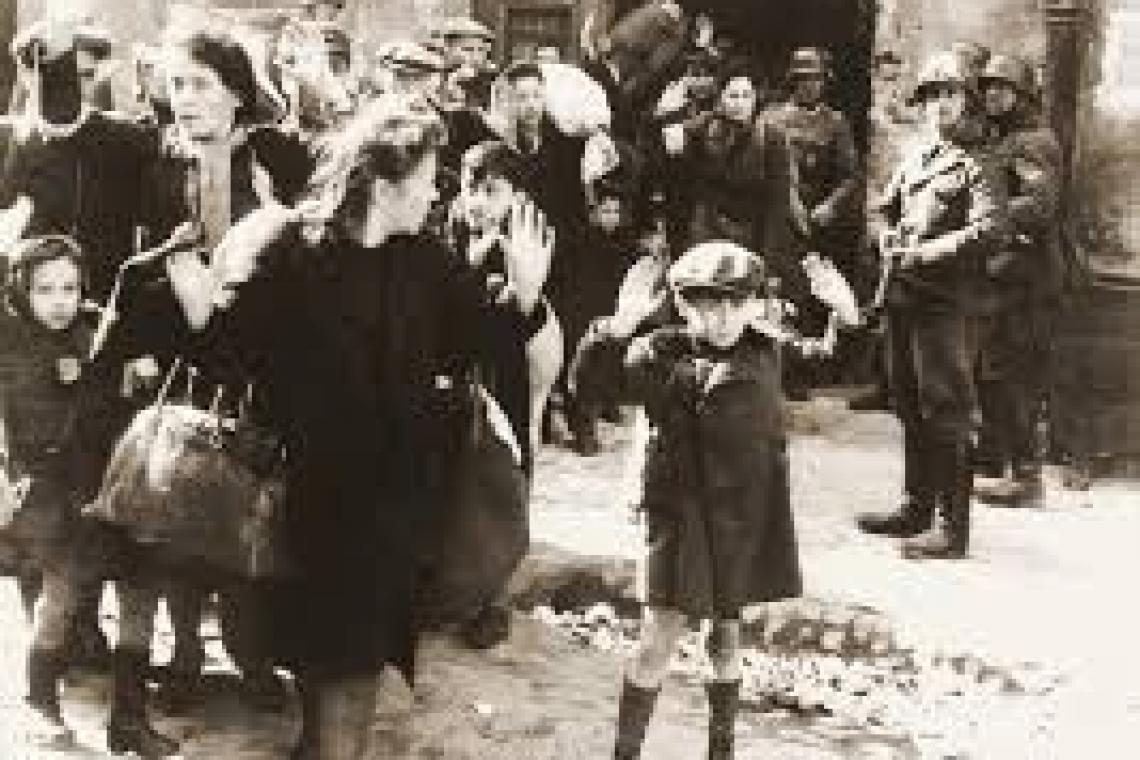 Inauguran muestra a 75 años del Levantamiento de Varsovia