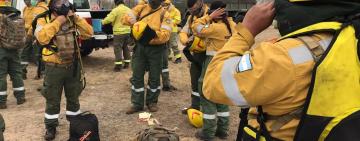 Continúan los operativos para combatir los incendios de las islas entrerrianas