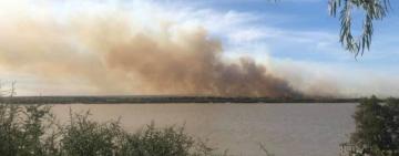 Humo en la ciudad, incendio en las islas 
