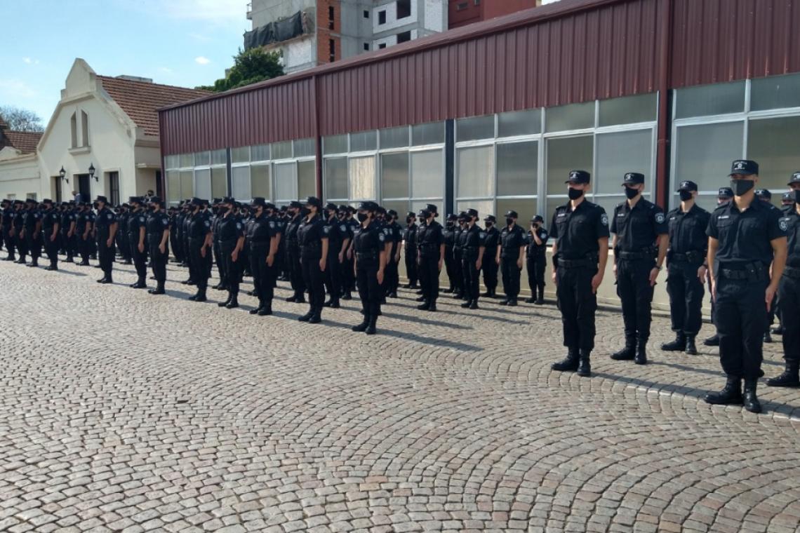 Mas policías en la calle, más mujeres en la policía