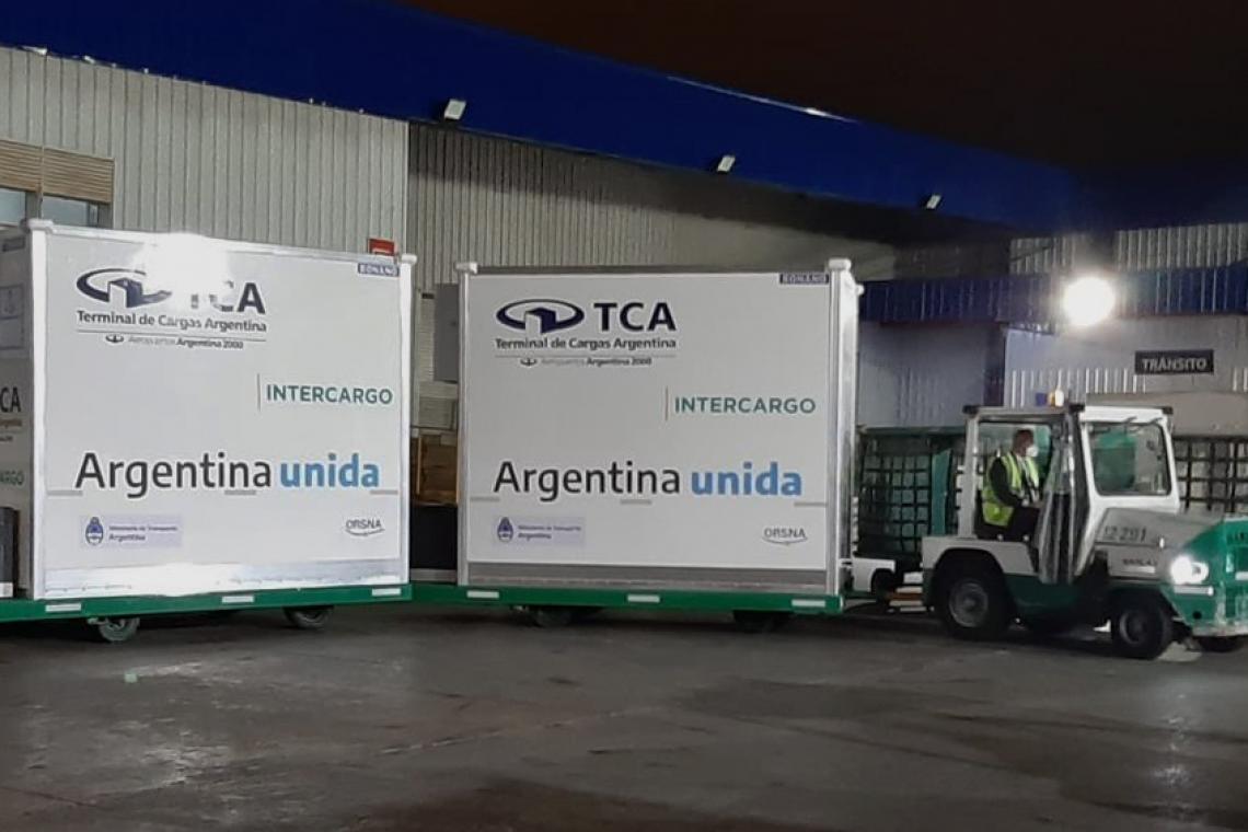 Llegaron al país las primeras 580 mil dosis de la vacuna Covishield elaboradas en India