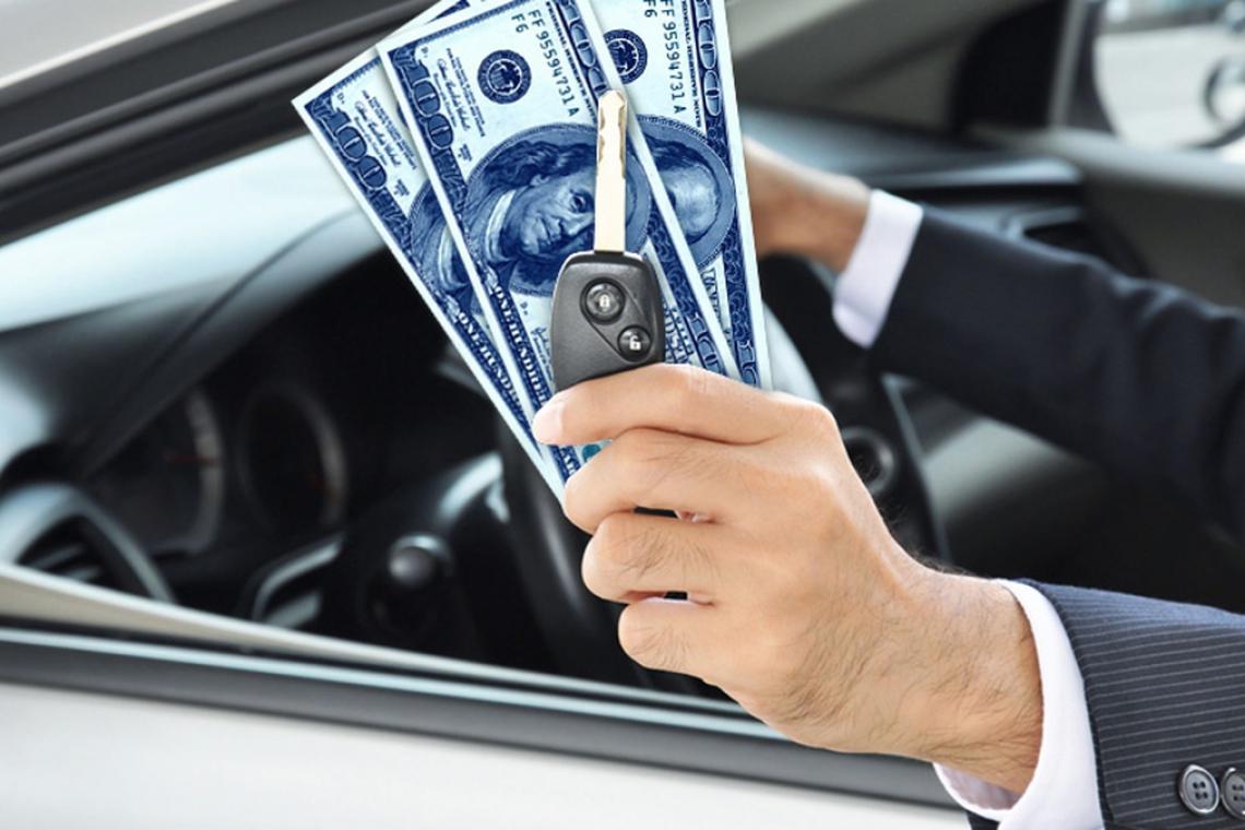 Por la baja del dólar blue, los 0 km aumentaron hasta 30% en dólares