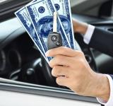 Por la baja del dólar blue, los 0 km aumentaron hasta 30% en dólares