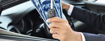 Por la baja del dólar blue, los 0 km aumentaron hasta 30% en dólares