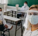 Anuncian el inicio de la campaña de vacunación contra el coronavirus para los docentes