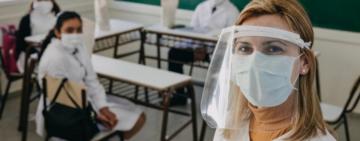 Anuncian el inicio de la campaña de vacunación contra el coronavirus para los docentes