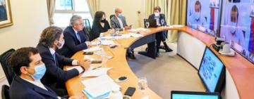 Los gobernadores están a favor de reducir vuelos y elogian distribución equitativa de vacunas