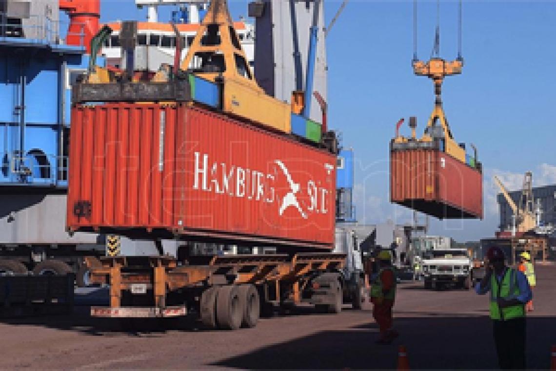 Febrero cerró con superávit comercial de US$ 1.062 millones